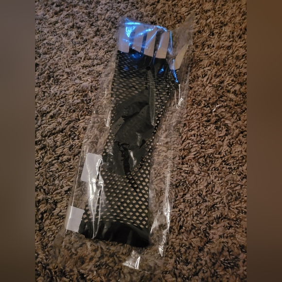 Dolls Kill x Widow Safe in My skin Fingerless Gloves (NWT)(OS)(DEADSTOCK) - Picture 3 of 3